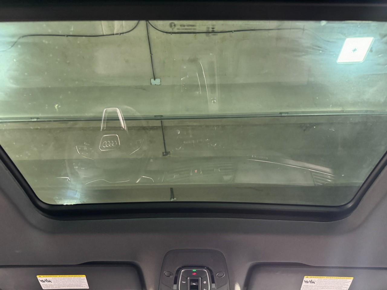 Audi Q5 Sportback Vehicle Full-screen Gallery Image 12