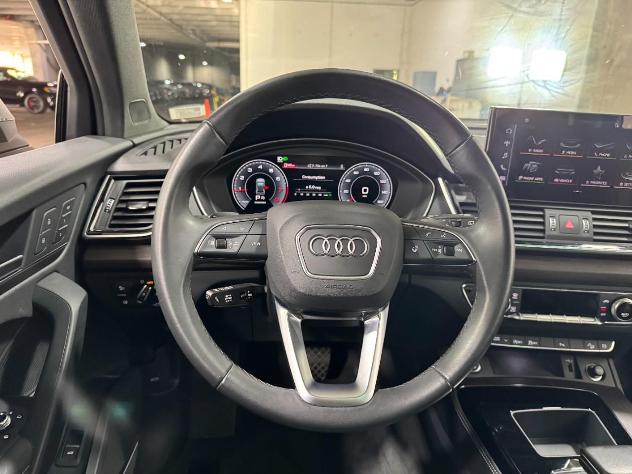 Audi Q5 Sportback Vehicle Full-screen Gallery Image 14