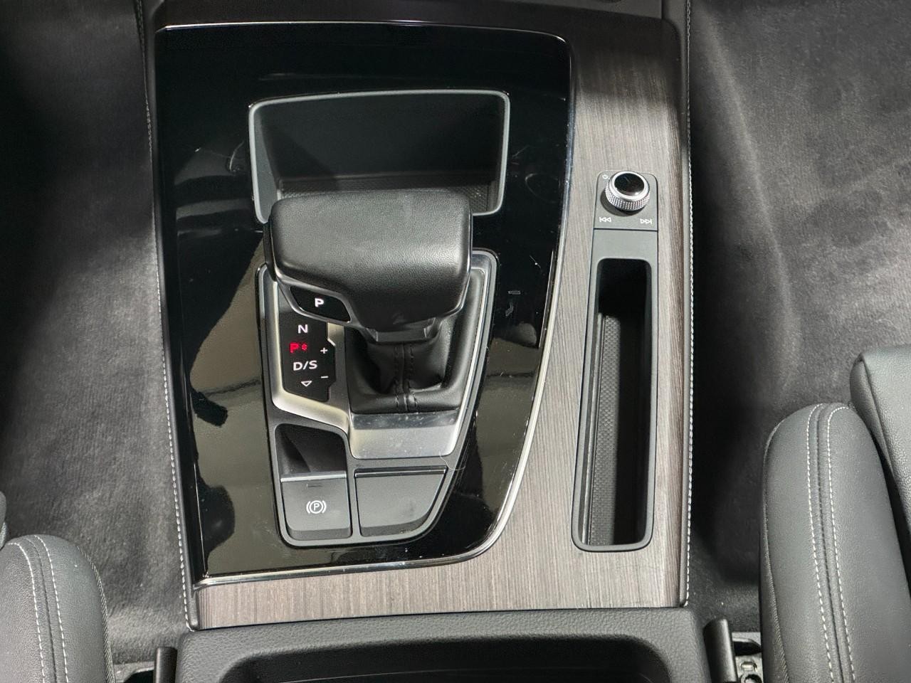 Audi Q5 Sportback Vehicle Full-screen Gallery Image 17