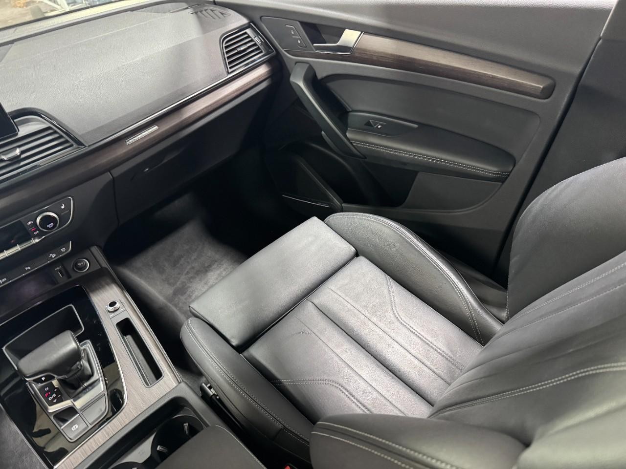 Audi Q5 Sportback Vehicle Full-screen Gallery Image 18