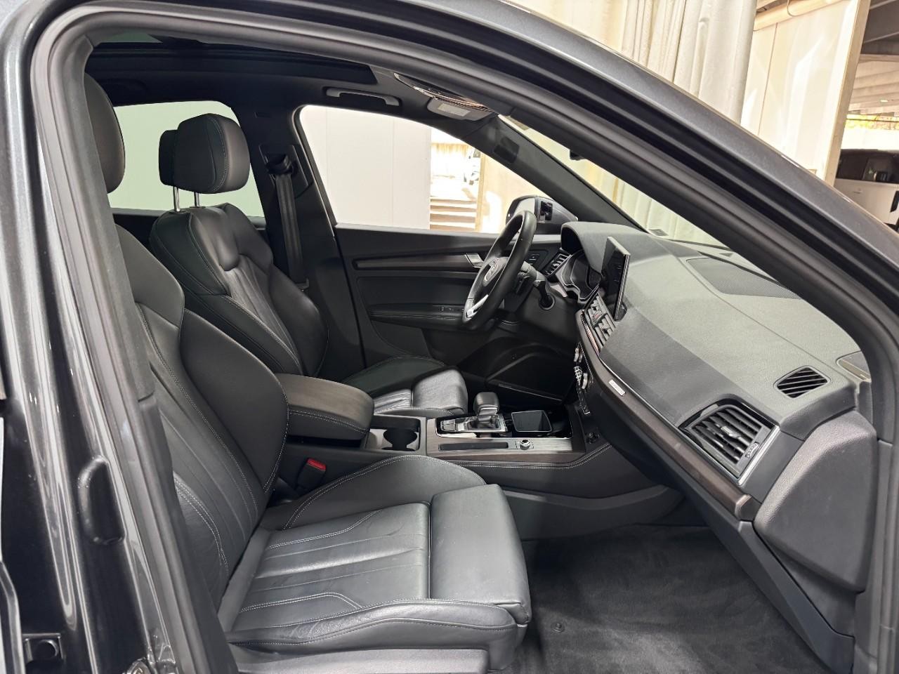 Audi Q5 Sportback Vehicle Full-screen Gallery Image 19