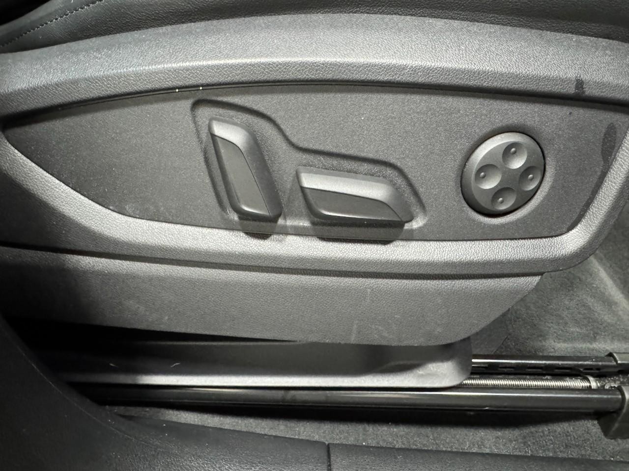 Audi Q5 Sportback Vehicle Full-screen Gallery Image 21