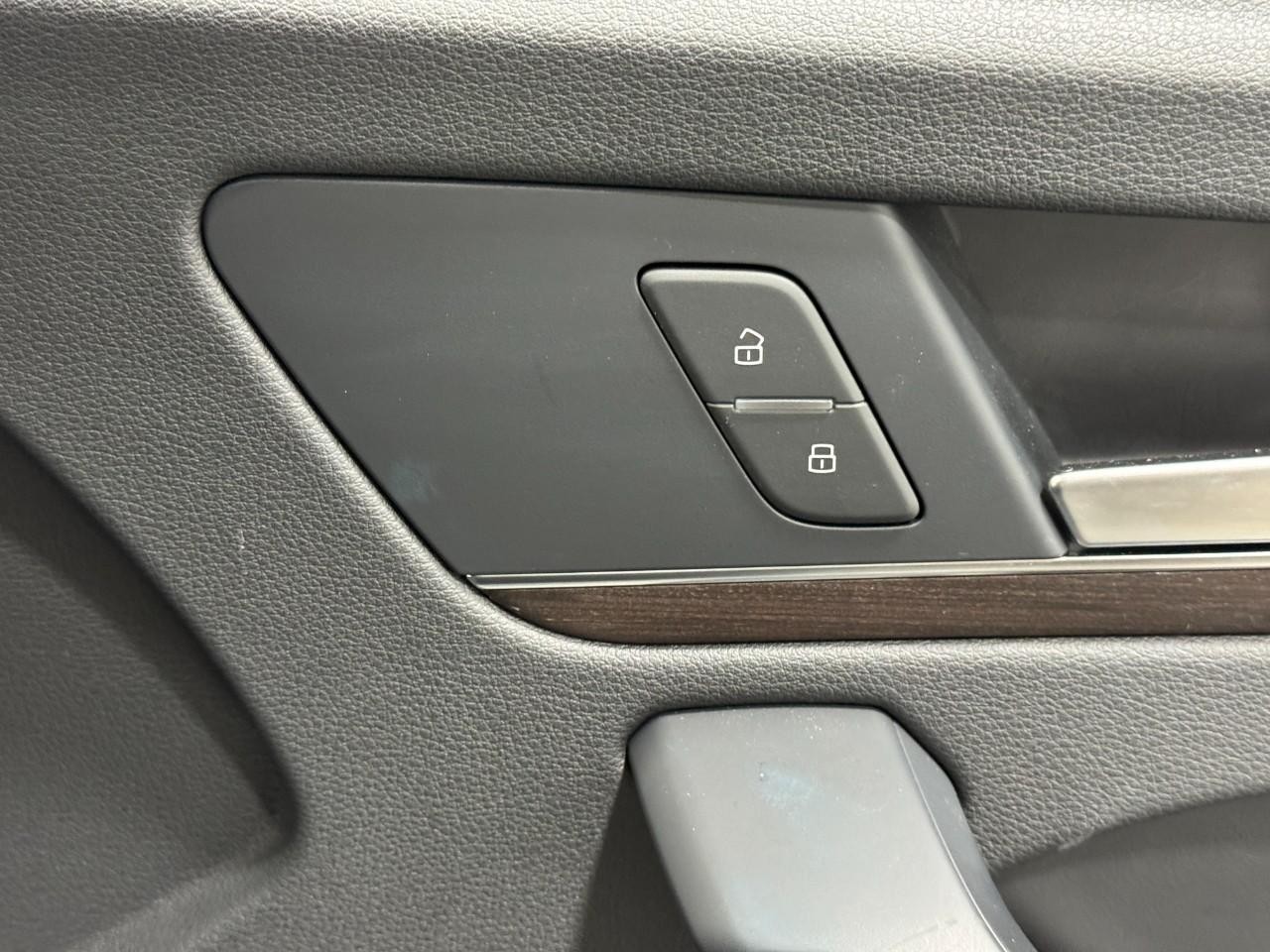 Audi Q5 Sportback Vehicle Full-screen Gallery Image 22