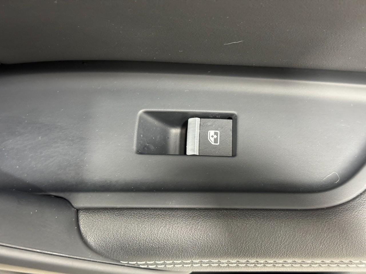 Audi Q5 Sportback Vehicle Full-screen Gallery Image 23