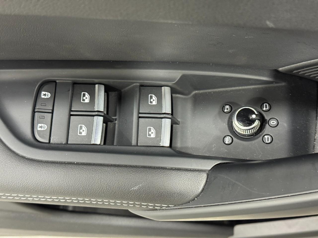 Audi Q5 Sportback Vehicle Full-screen Gallery Image 25