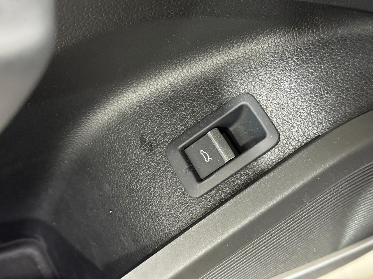 Audi Q5 Sportback Vehicle Full-screen Gallery Image 26