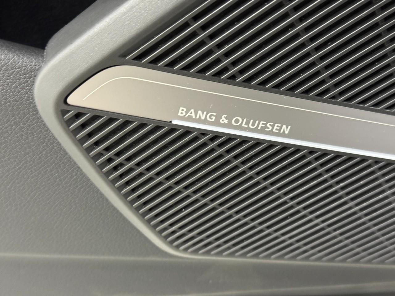 Audi Q5 Sportback Vehicle Full-screen Gallery Image 27