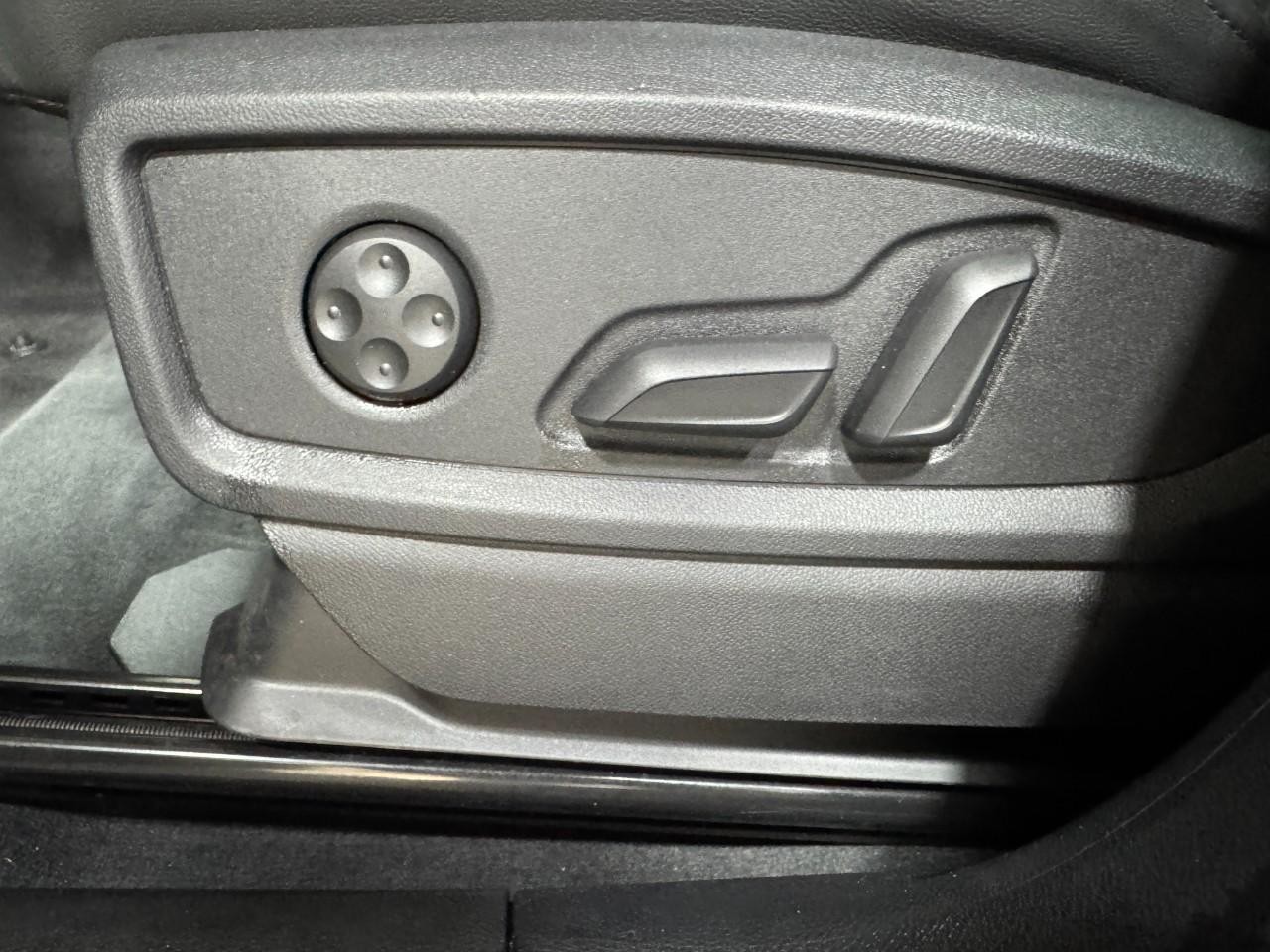 Audi Q5 Sportback Vehicle Full-screen Gallery Image 30