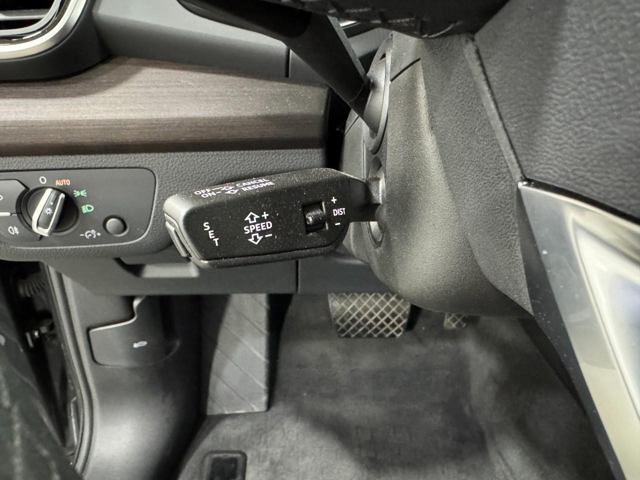 Audi Q5 Sportback Vehicle Full-screen Gallery Image 32