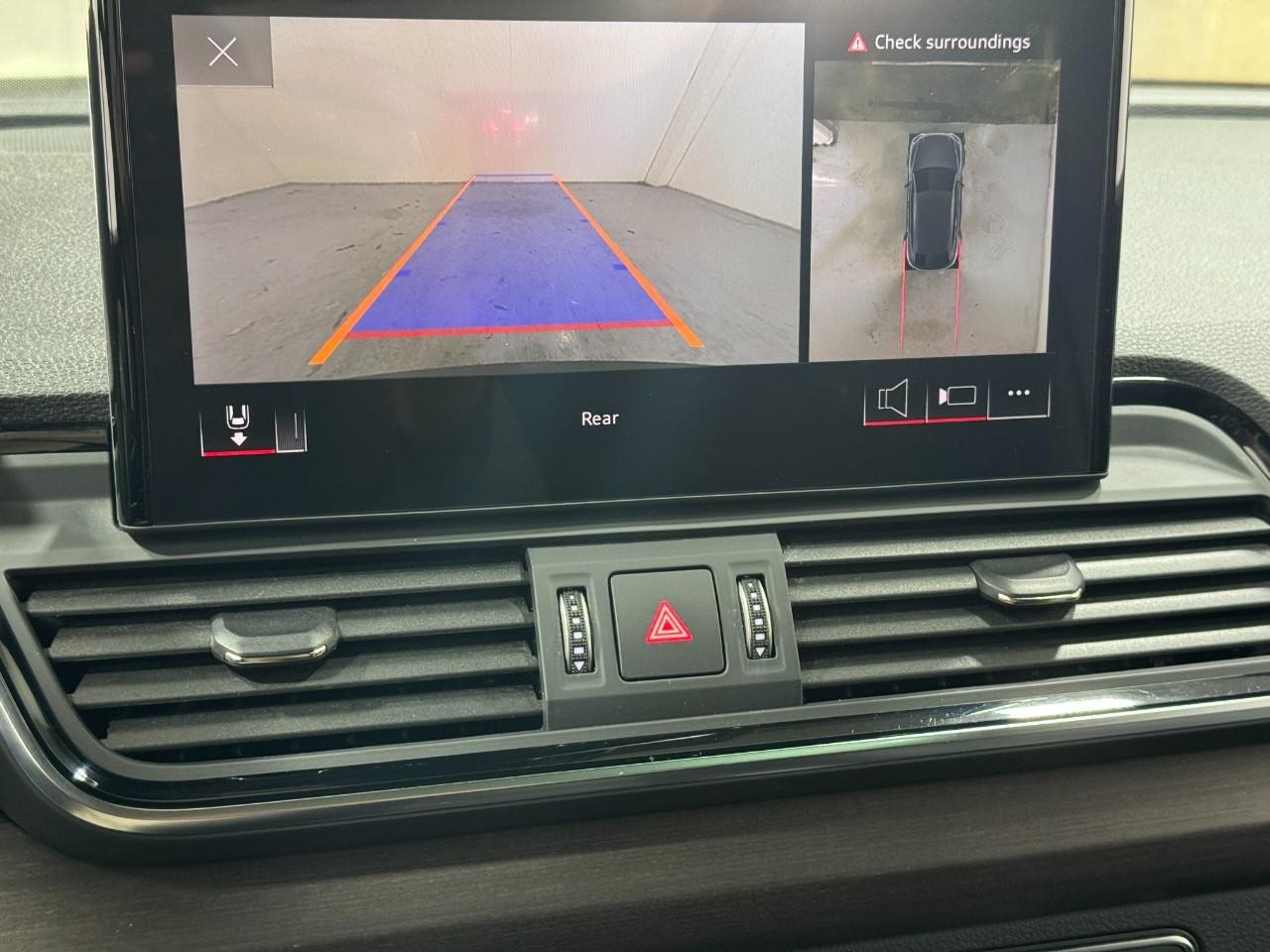 Audi Q5 Sportback Vehicle Full-screen Gallery Image 36