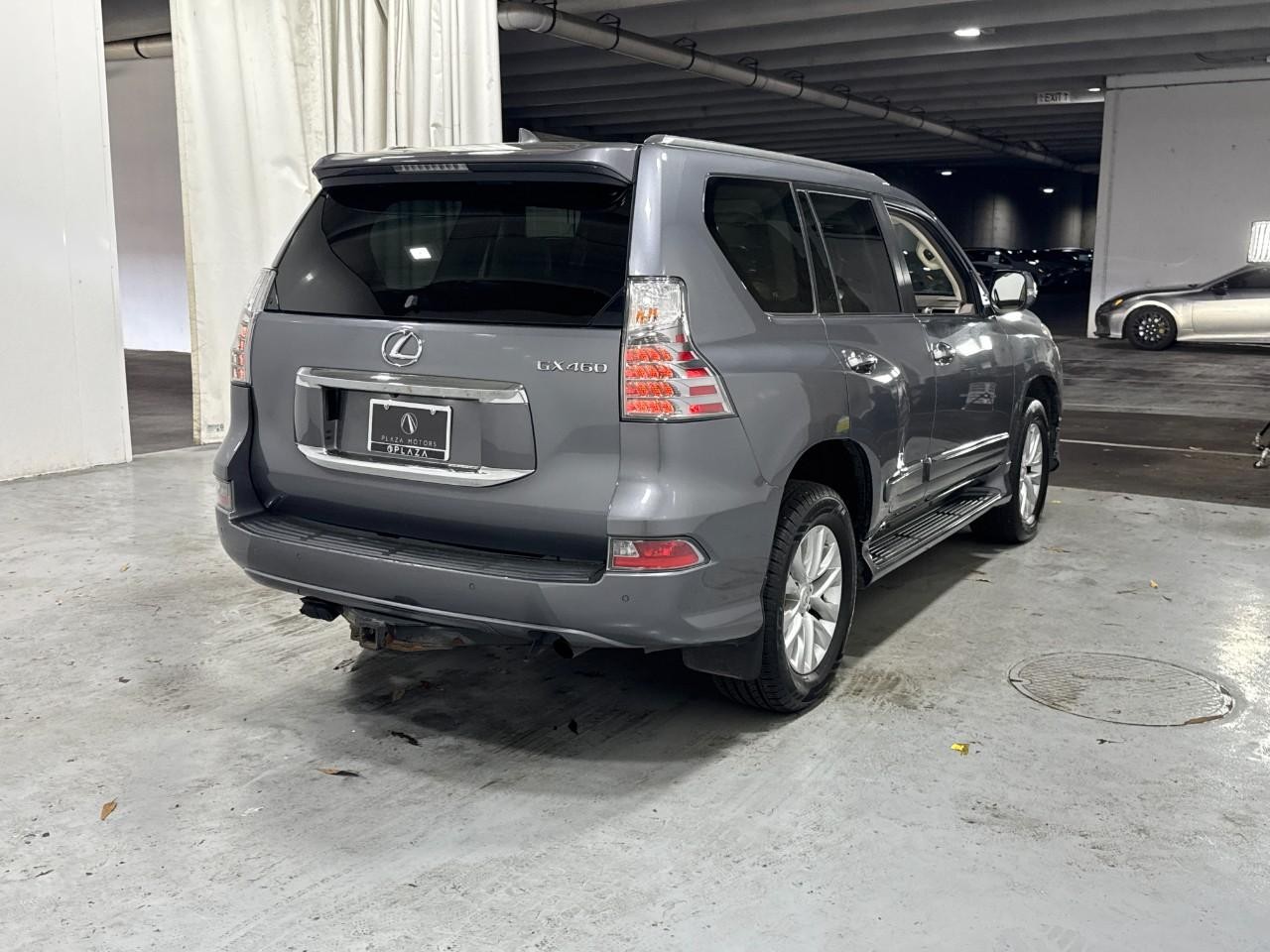 Lexus GX Vehicle Full-screen Gallery Image 4