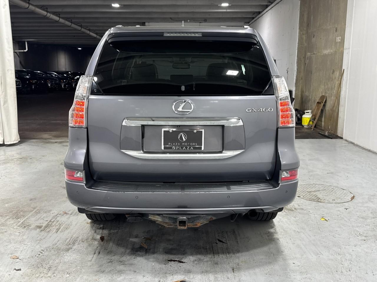 Lexus GX Vehicle Full-screen Gallery Image 9