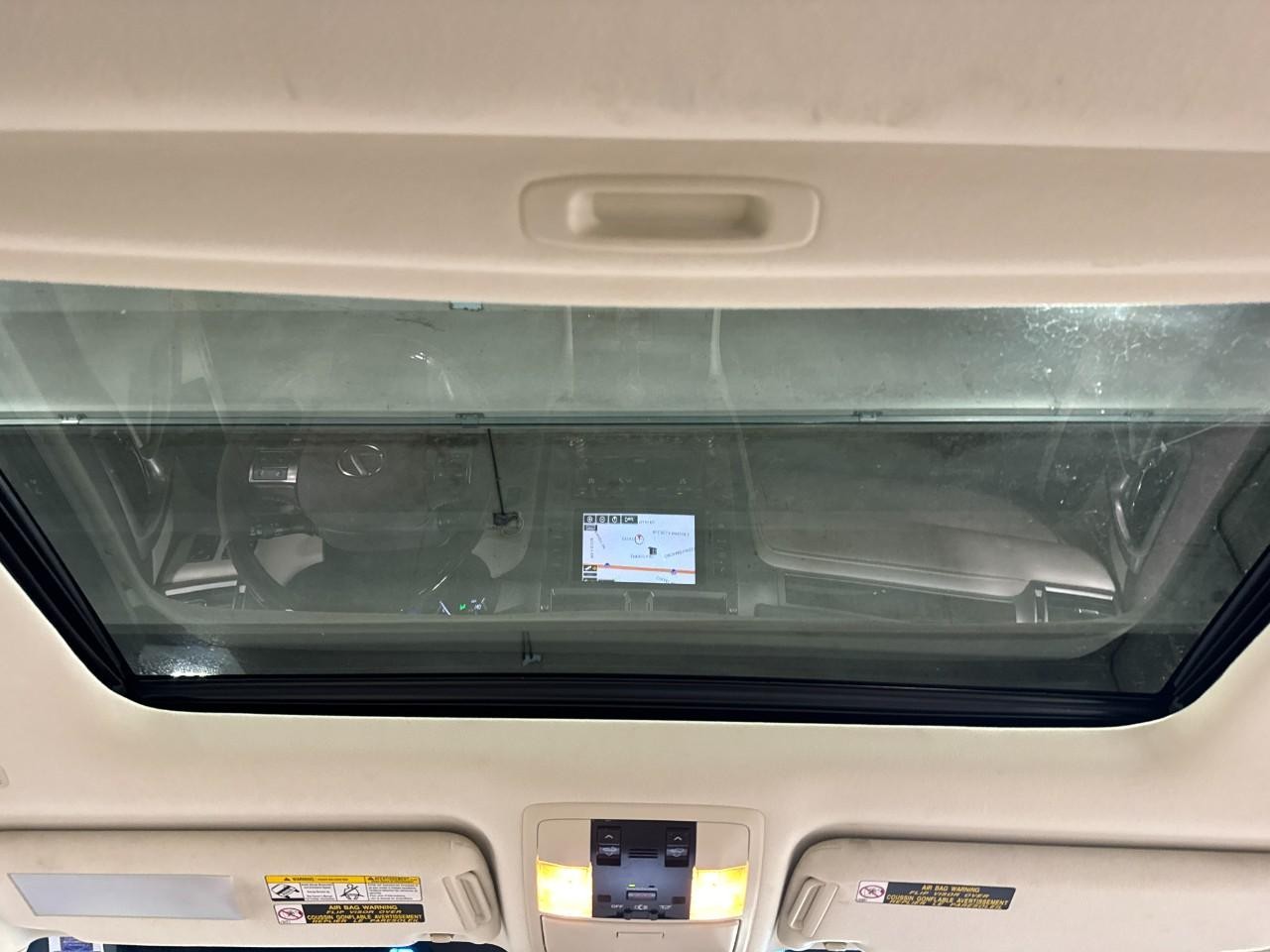 Lexus GX Vehicle Full-screen Gallery Image 12