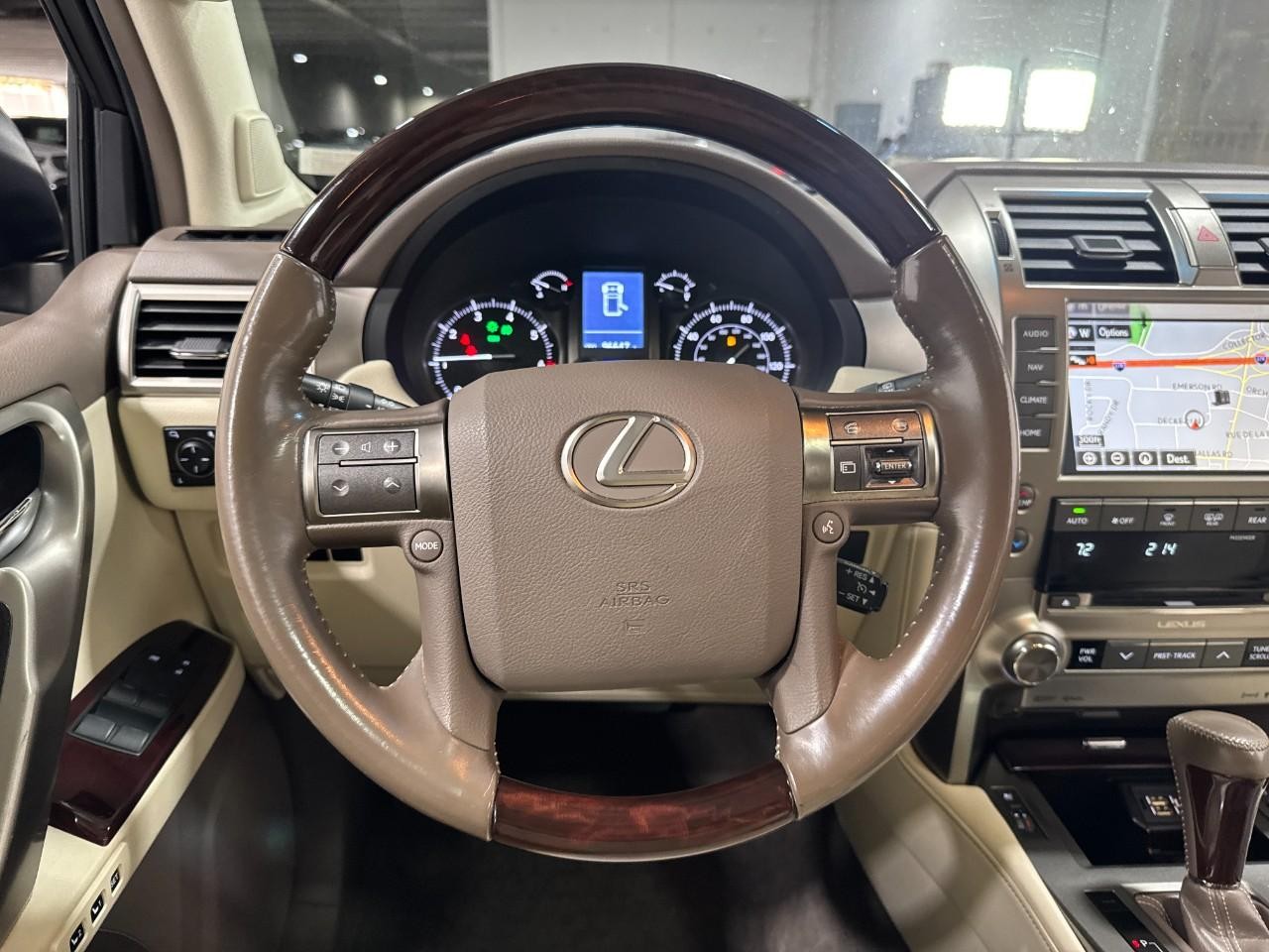 Lexus GX Vehicle Full-screen Gallery Image 14