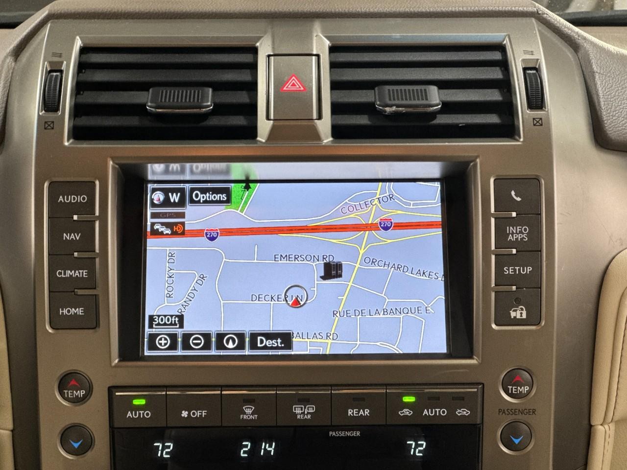 Lexus GX Vehicle Full-screen Gallery Image 15