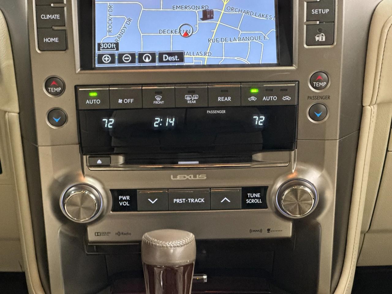 Lexus GX Vehicle Full-screen Gallery Image 16