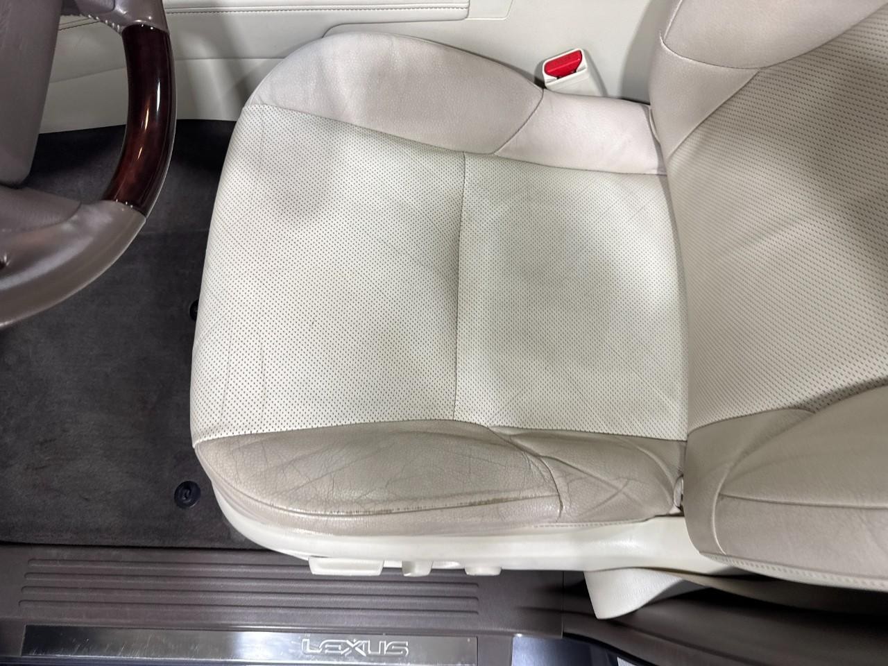 Lexus GX Vehicle Full-screen Gallery Image 28