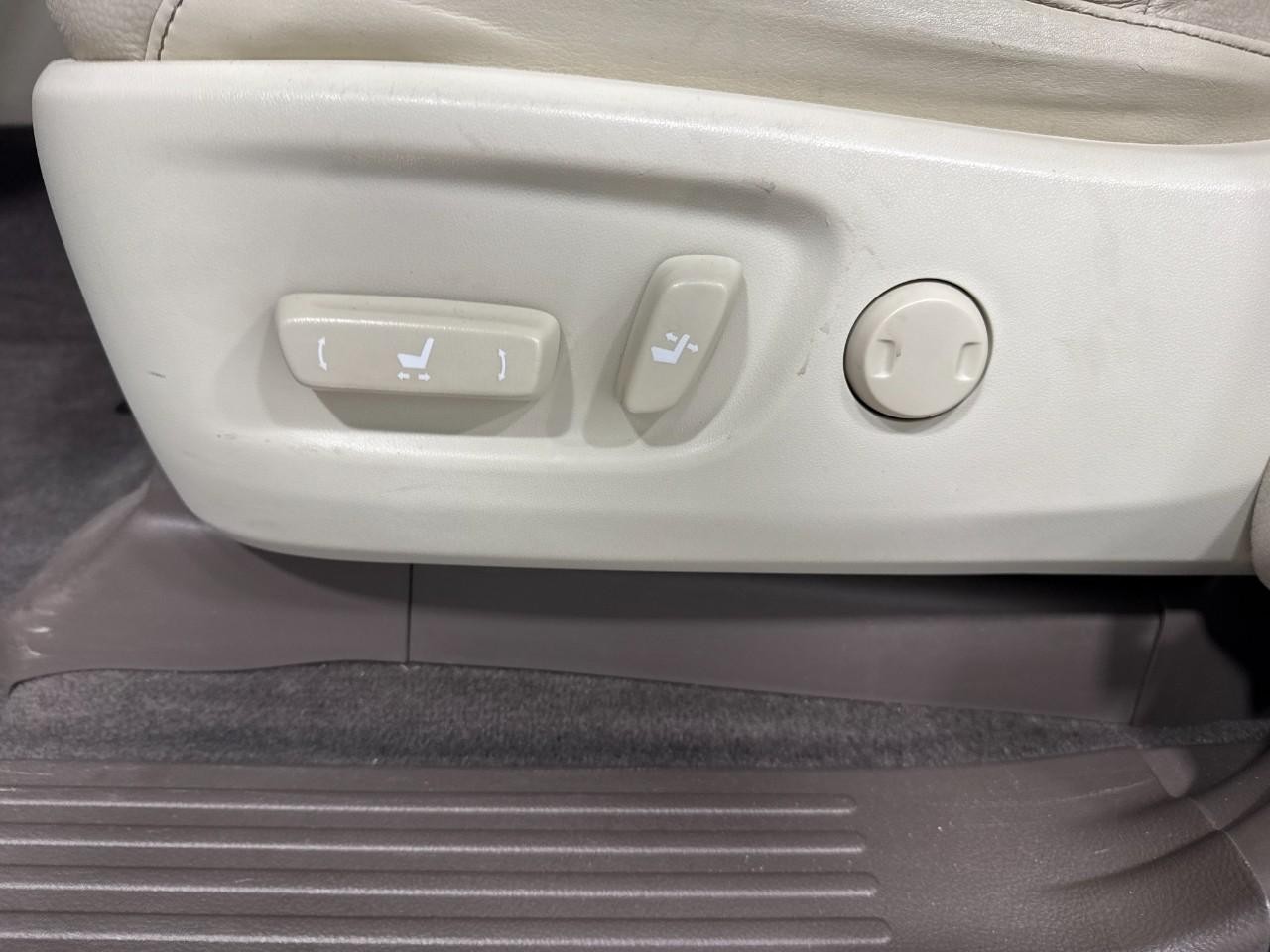 Lexus GX Vehicle Full-screen Gallery Image 29