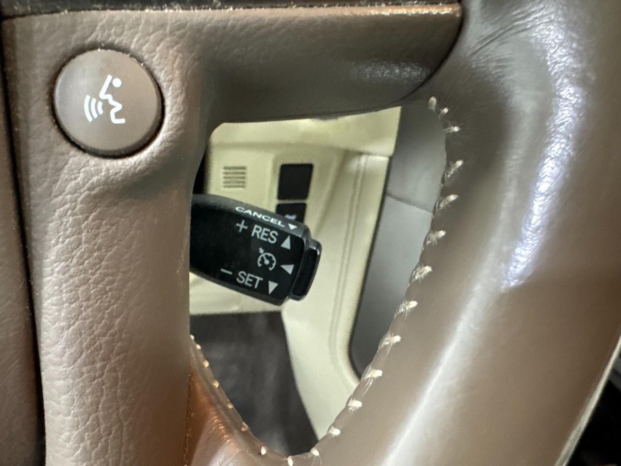 Lexus GX Vehicle Full-screen Gallery Image 31