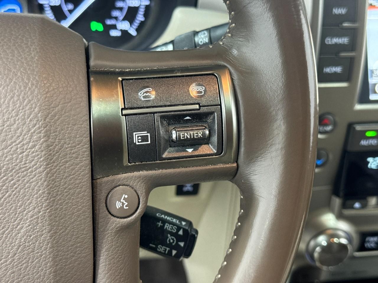 Lexus GX Vehicle Full-screen Gallery Image 33