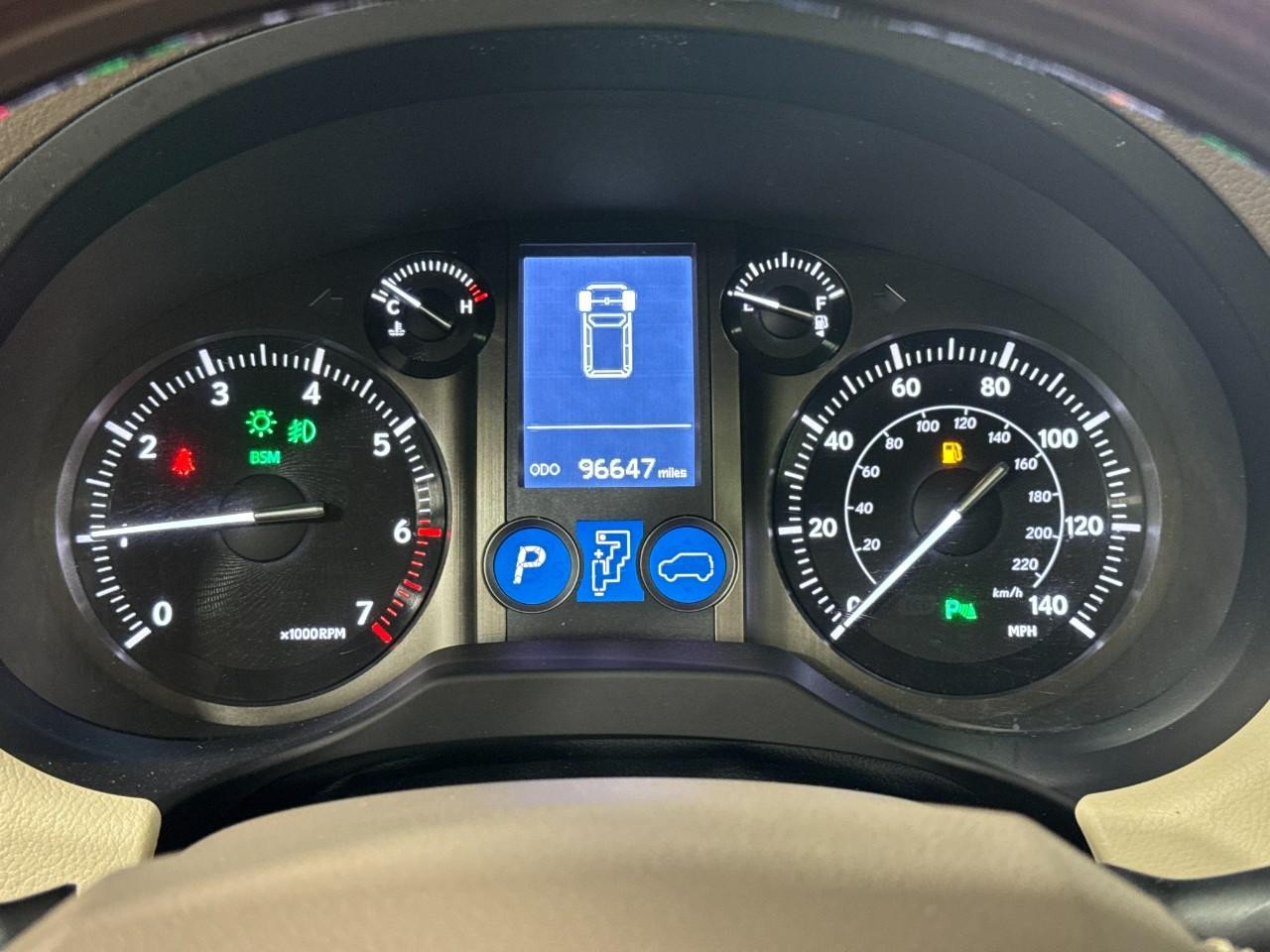 Lexus GX Vehicle Full-screen Gallery Image 34