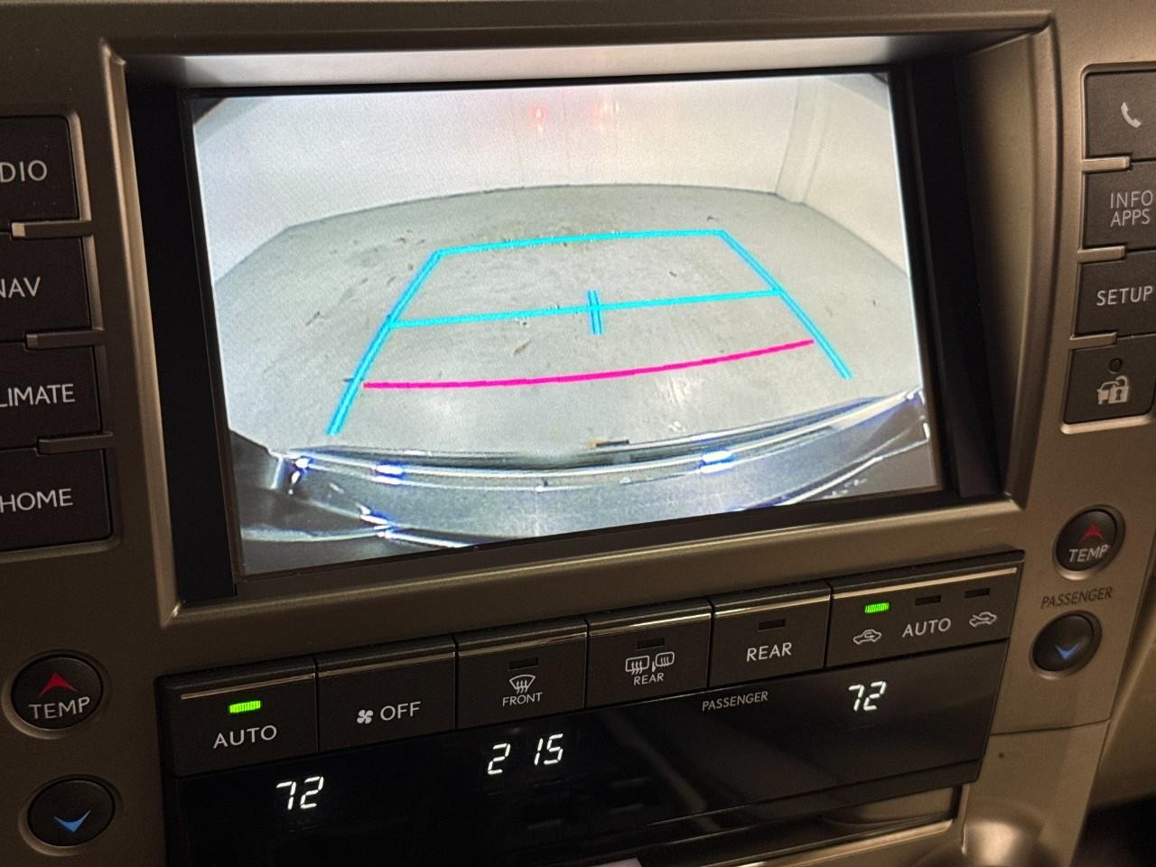 Lexus GX Vehicle Full-screen Gallery Image 35