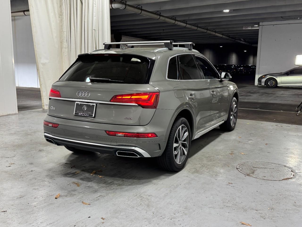 Audi Q5 Vehicle Full-screen Gallery Image 4