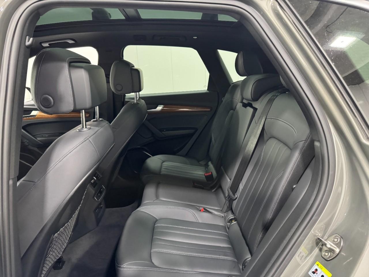 Audi Q5 Vehicle Full-screen Gallery Image 8