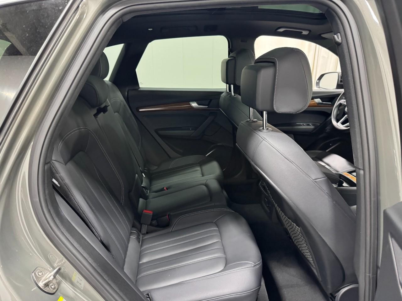 Audi Q5 Vehicle Full-screen Gallery Image 10