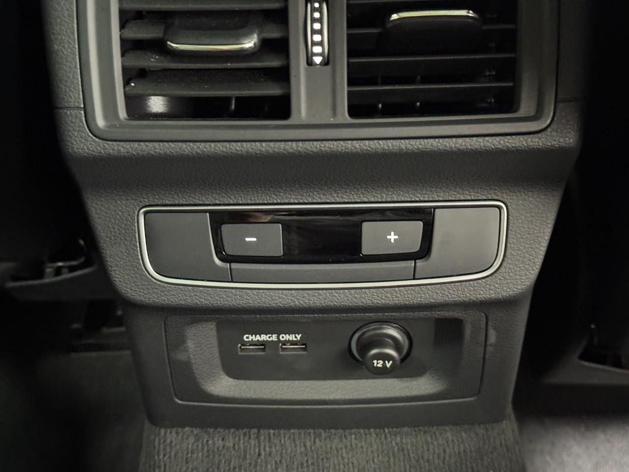 Audi Q5 Vehicle Full-screen Gallery Image 11