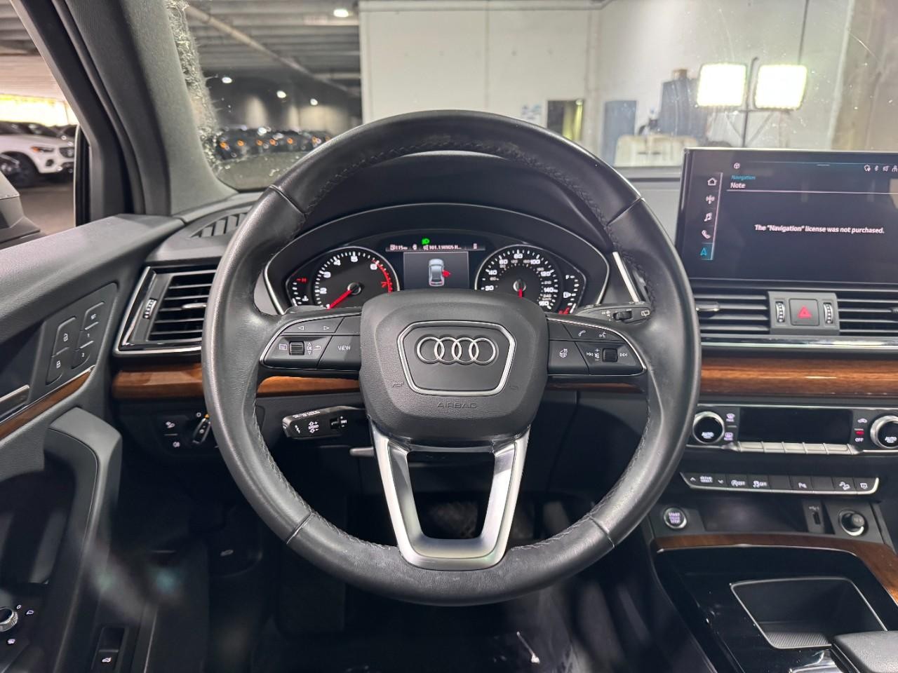 Audi Q5 Vehicle Full-screen Gallery Image 14