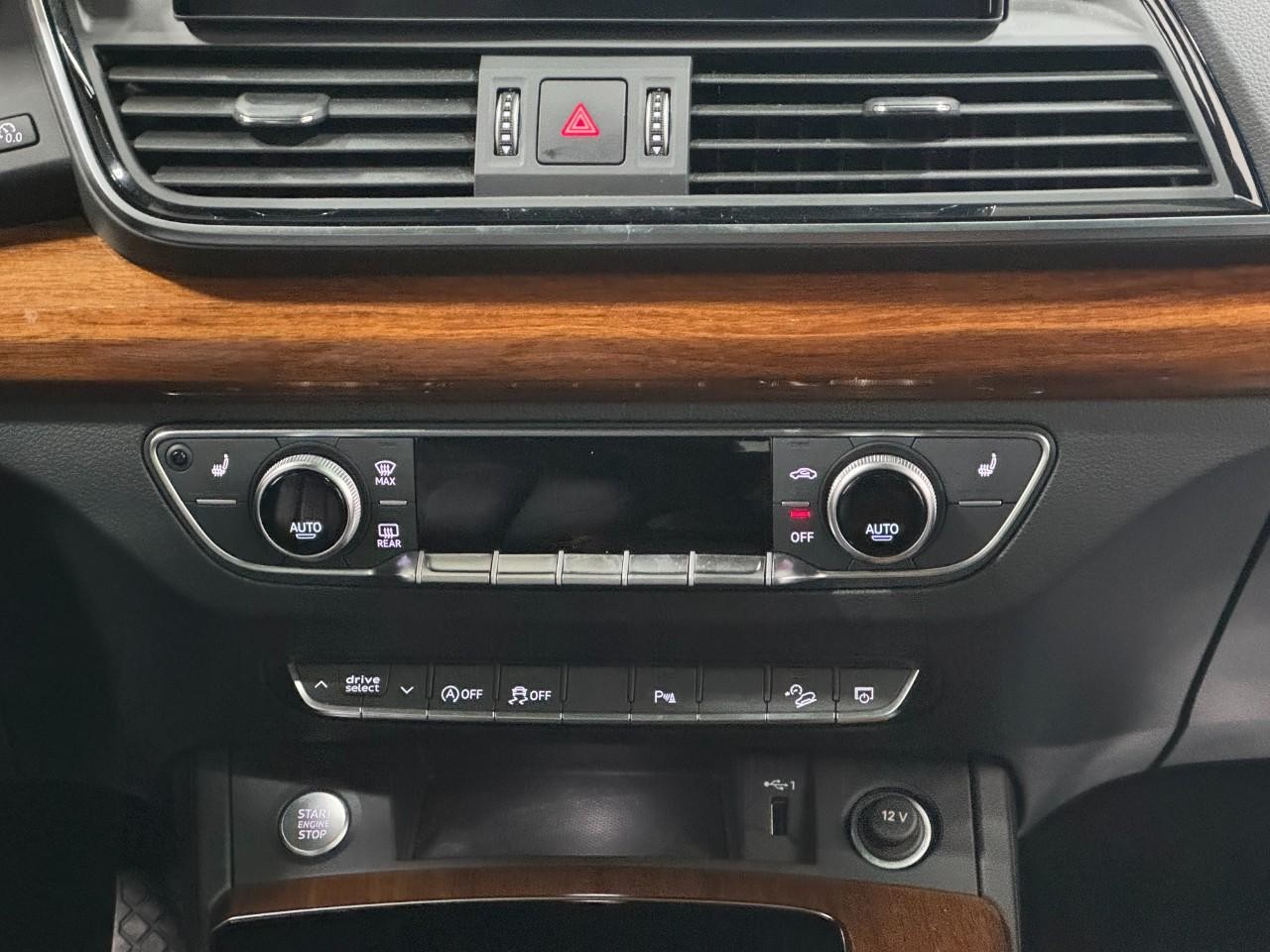 Audi Q5 Vehicle Full-screen Gallery Image 16