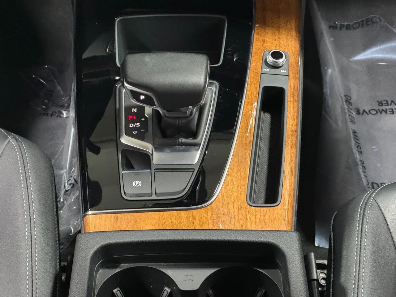 Audi Q5 Vehicle Full-screen Gallery Image 18