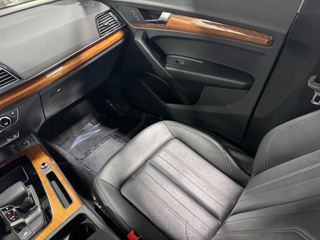 Audi Q5 Vehicle Full-screen Gallery Image 19