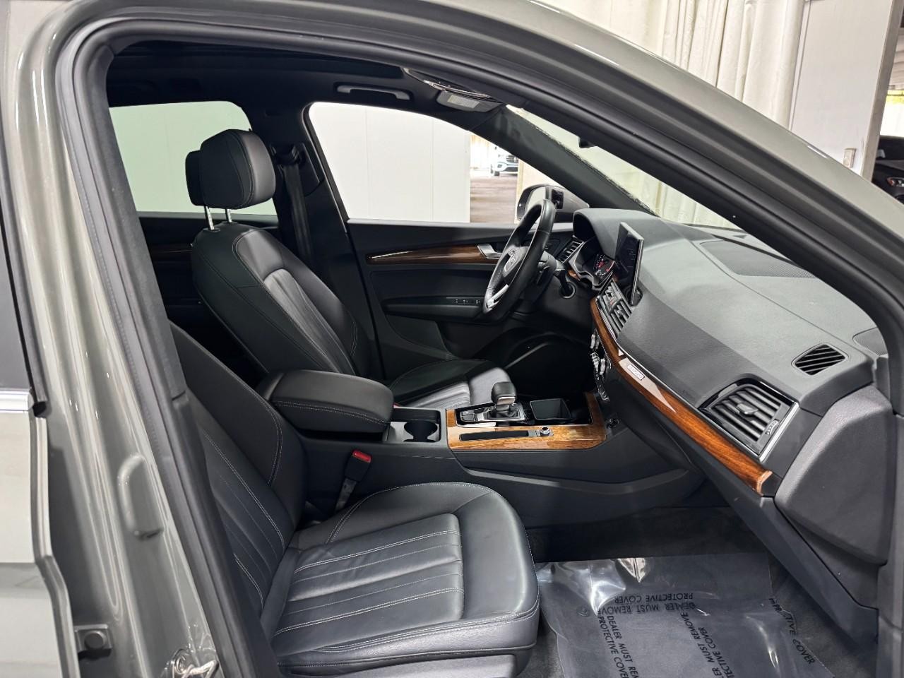 Audi Q5 Vehicle Full-screen Gallery Image 20