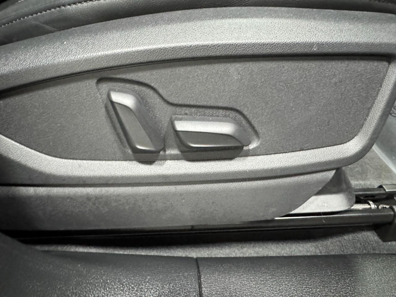 Audi Q5 Vehicle Full-screen Gallery Image 22