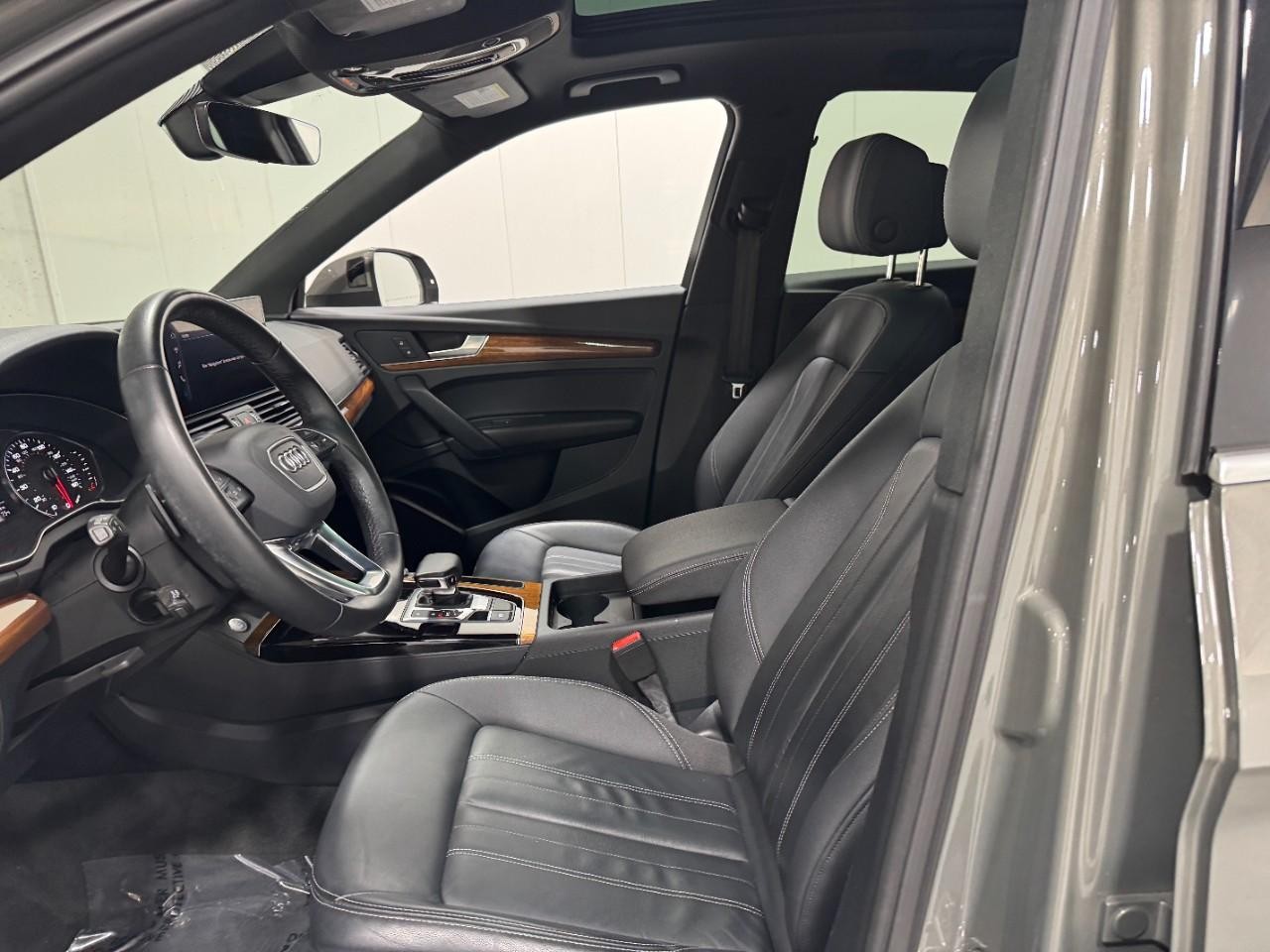 Audi Q5 Vehicle Full-screen Gallery Image 28