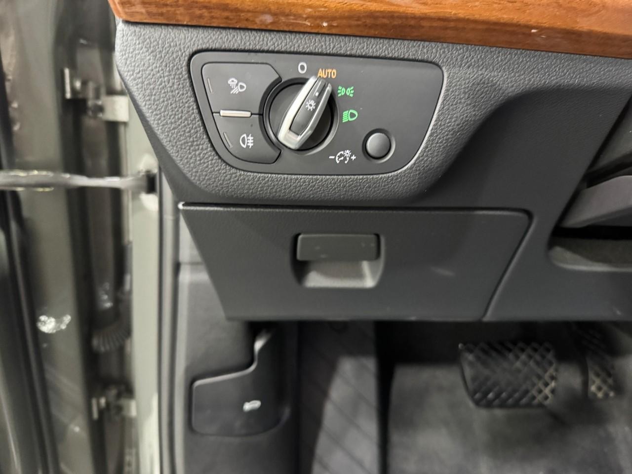 Audi Q5 Vehicle Full-screen Gallery Image 31