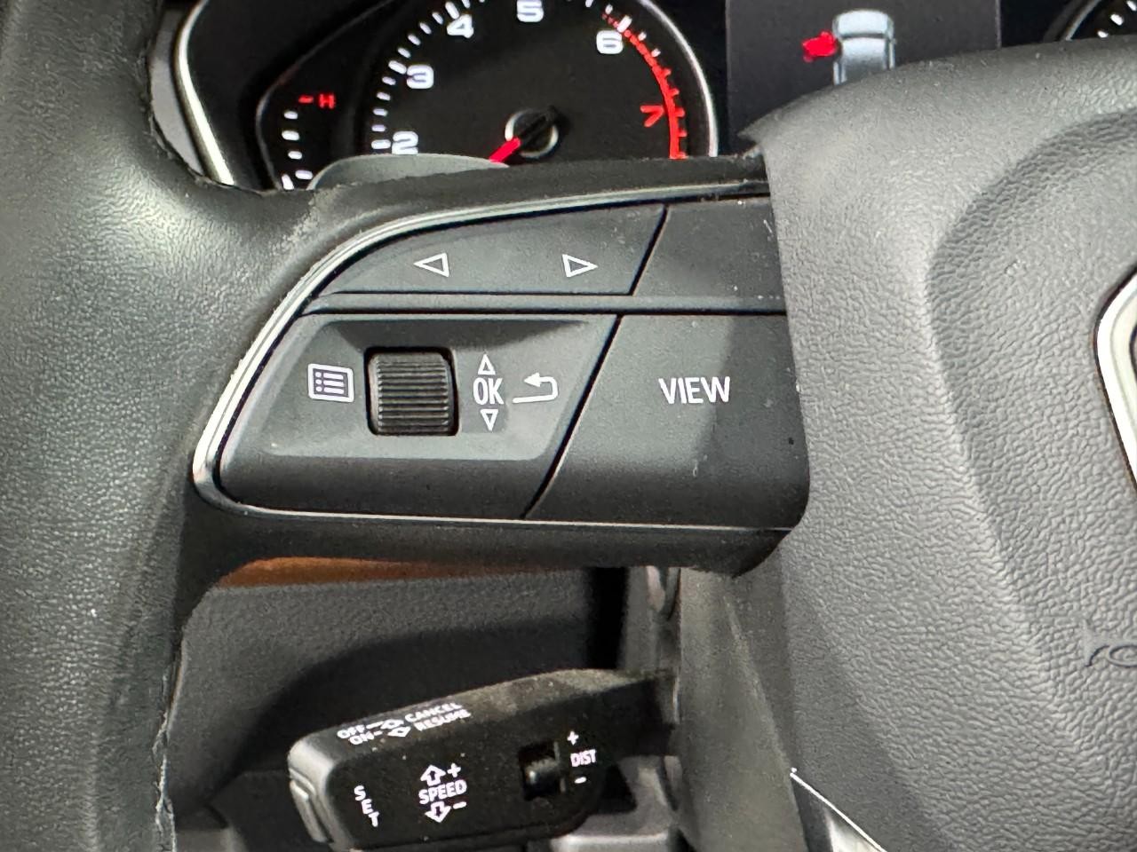 Audi Q5 Vehicle Full-screen Gallery Image 33