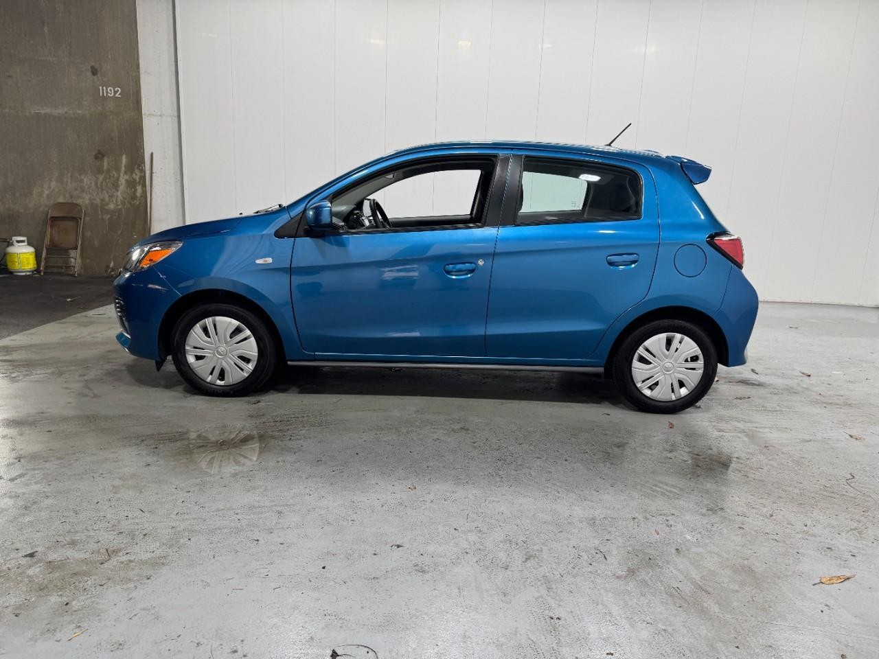 Mitsubishi Mirage Vehicle Full-screen Gallery Image 2