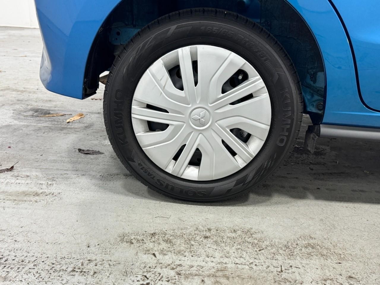 Mitsubishi Mirage Vehicle Full-screen Gallery Image 5