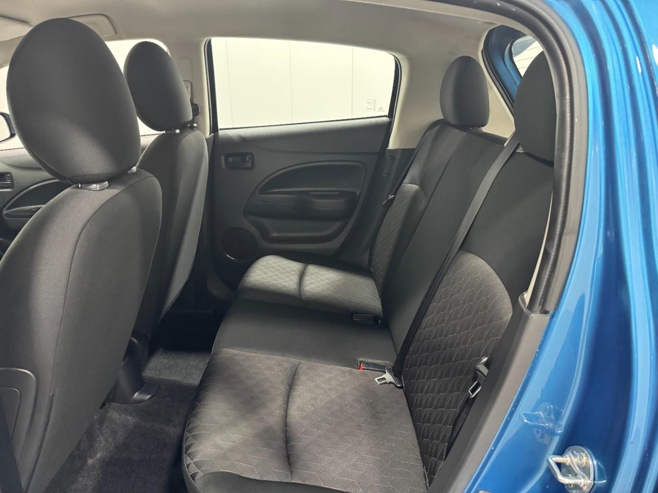 Mitsubishi Mirage Vehicle Full-screen Gallery Image 8