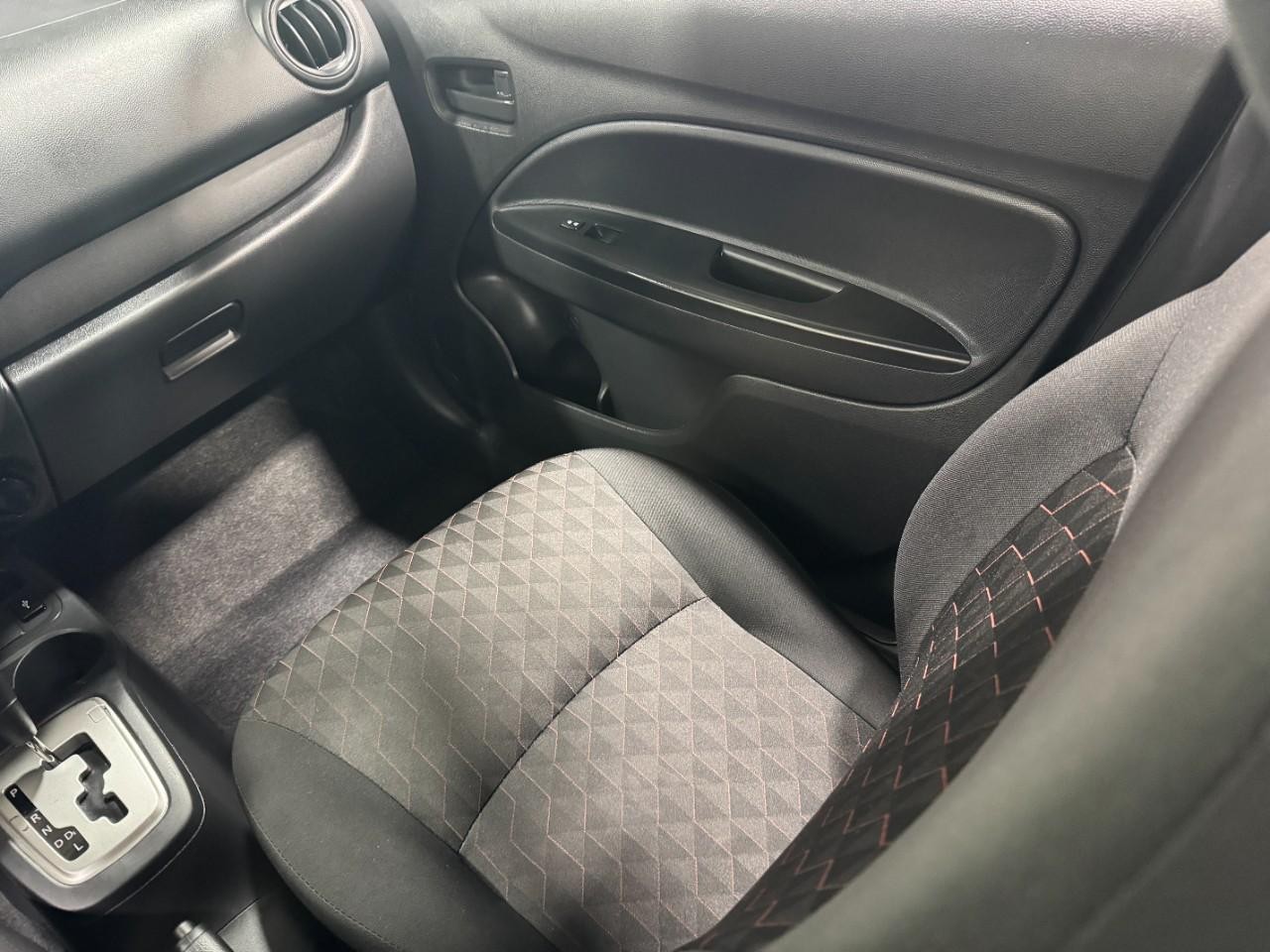 Mitsubishi Mirage Vehicle Full-screen Gallery Image 16