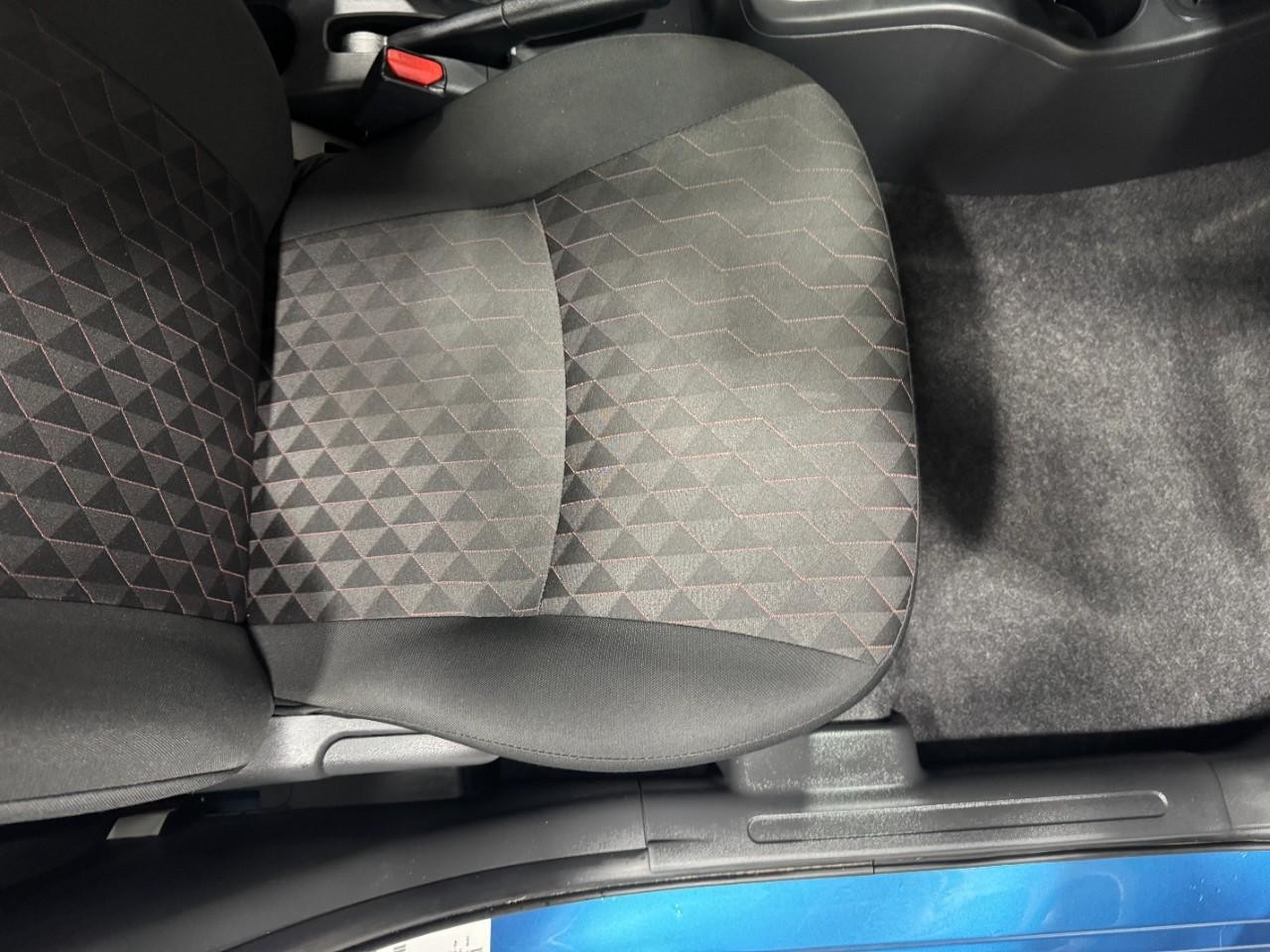 Mitsubishi Mirage Vehicle Full-screen Gallery Image 18