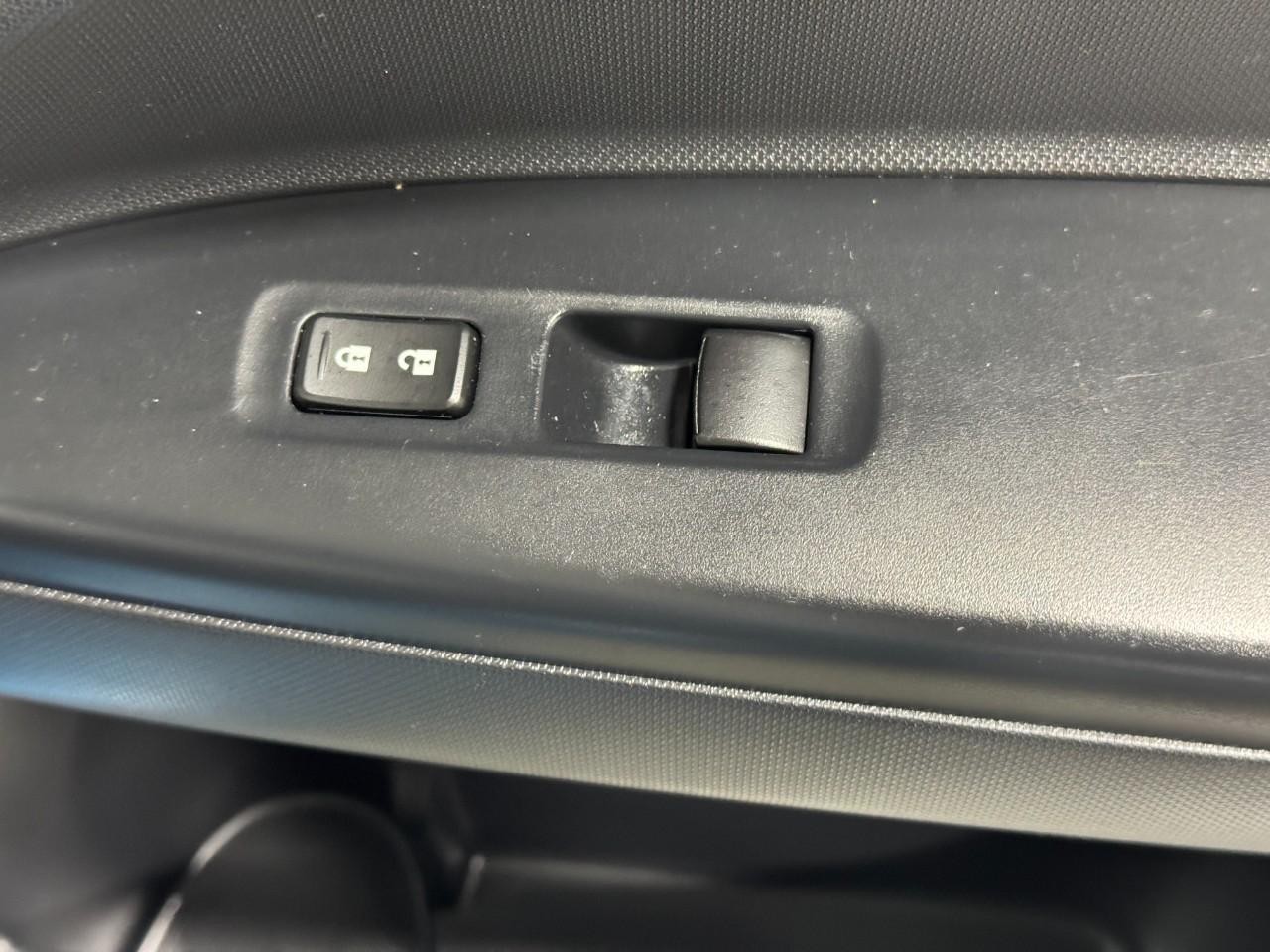 Mitsubishi Mirage Vehicle Full-screen Gallery Image 21