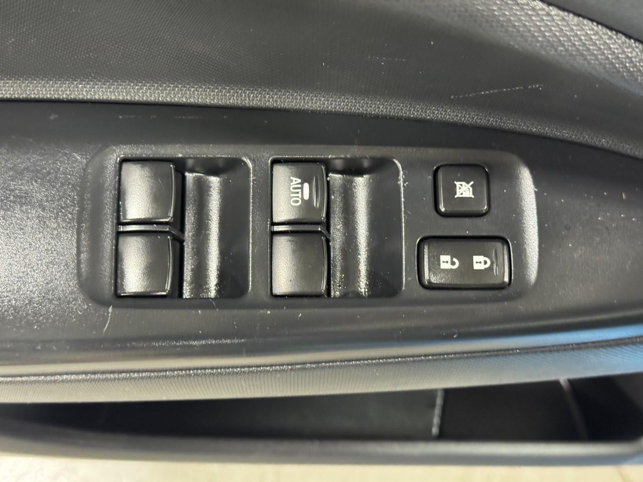 Mitsubishi Mirage Vehicle Full-screen Gallery Image 23