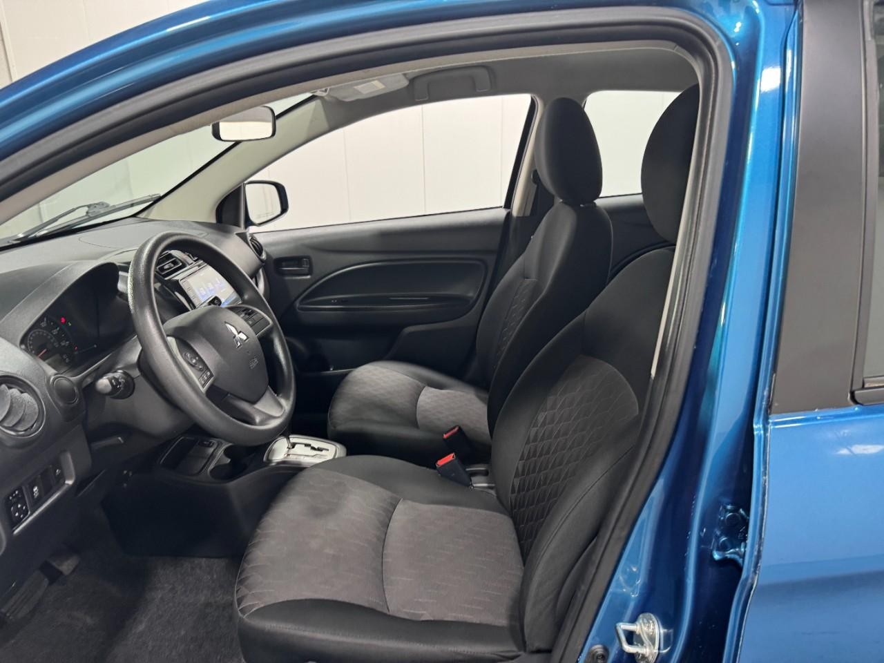 Mitsubishi Mirage Vehicle Full-screen Gallery Image 24