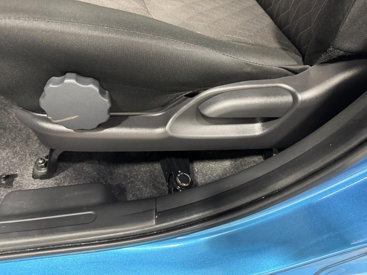 Mitsubishi Mirage Vehicle Full-screen Gallery Image 26