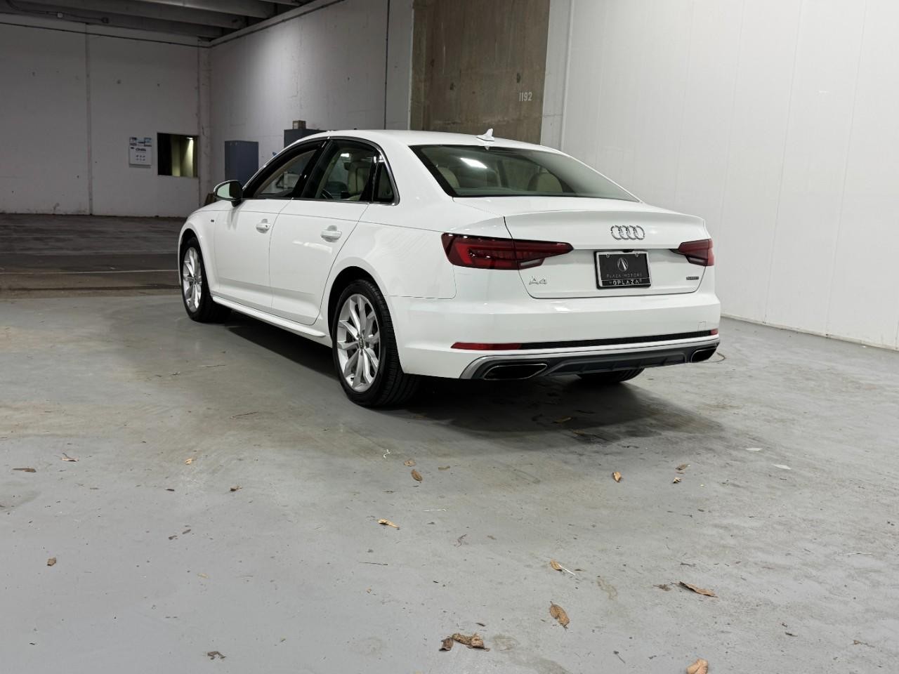 Audi A4 Vehicle Full-screen Gallery Image 3