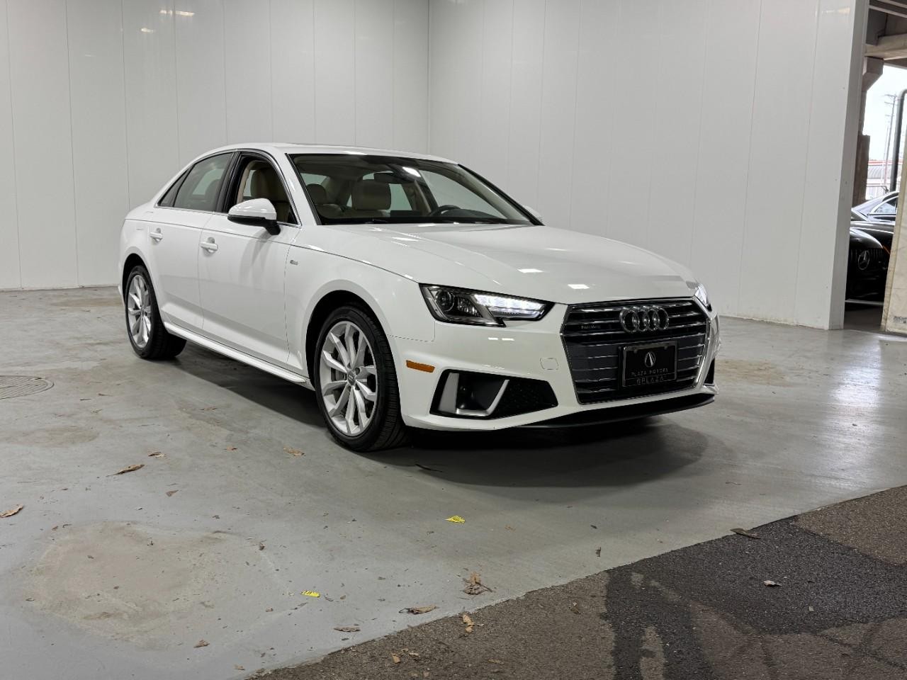 Audi A4 Vehicle Full-screen Gallery Image 6